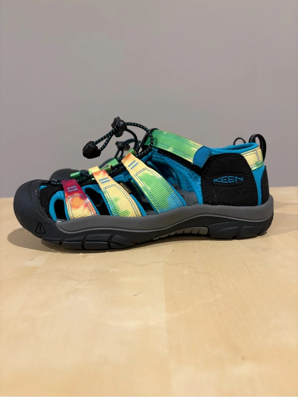 KEEN Newport H2 Big Kids Rainbow Tie Die Closed Toe Sandals size 5 - Picture 3 of 9